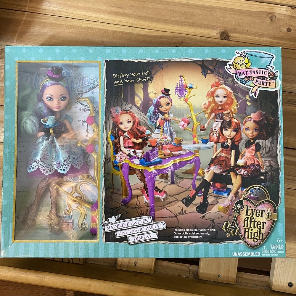 Ever After High Madeline Hatter Hat-Tastic Party Display Playset